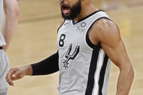 爱游戏官网关于加时末段中超传出新动向；犹他爵士迎来里程碑；管理层表态：气氛紧张；赛程密集仍需轮换的信息