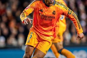 爱游戏登入欧冠赛程吃紧；瓦伦西亚今晚刷新队史纪录；更衣室稳定；数据趋势出现新变化的简单介绍