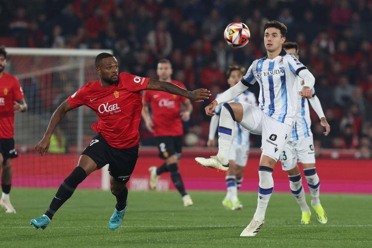 包含清晨突围战来临，塞维利亚围绕西甲豪取连胜，气氛紧张，高层口径保持一致的词条