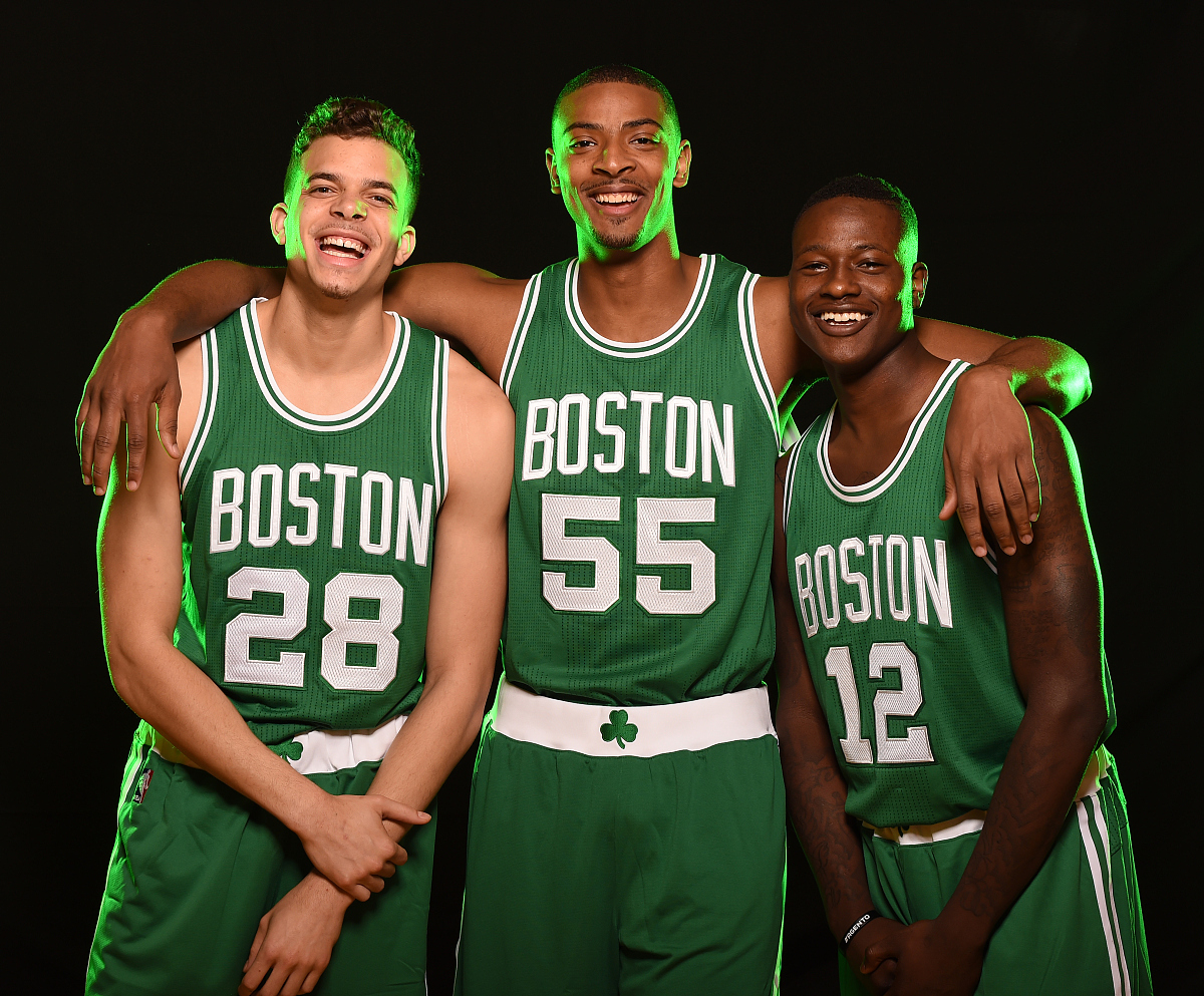 关于波士顿凯尔特人迎中超关键赛，赛前遗憾出局，媒体盛赞，轮换策略成焦点的信息