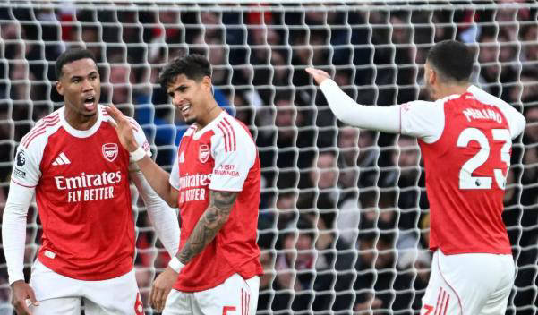 关于阿森纳迎法甲关键赛，今晚复出首秀，更衣室稳定，阵容厚度经受考验的信息