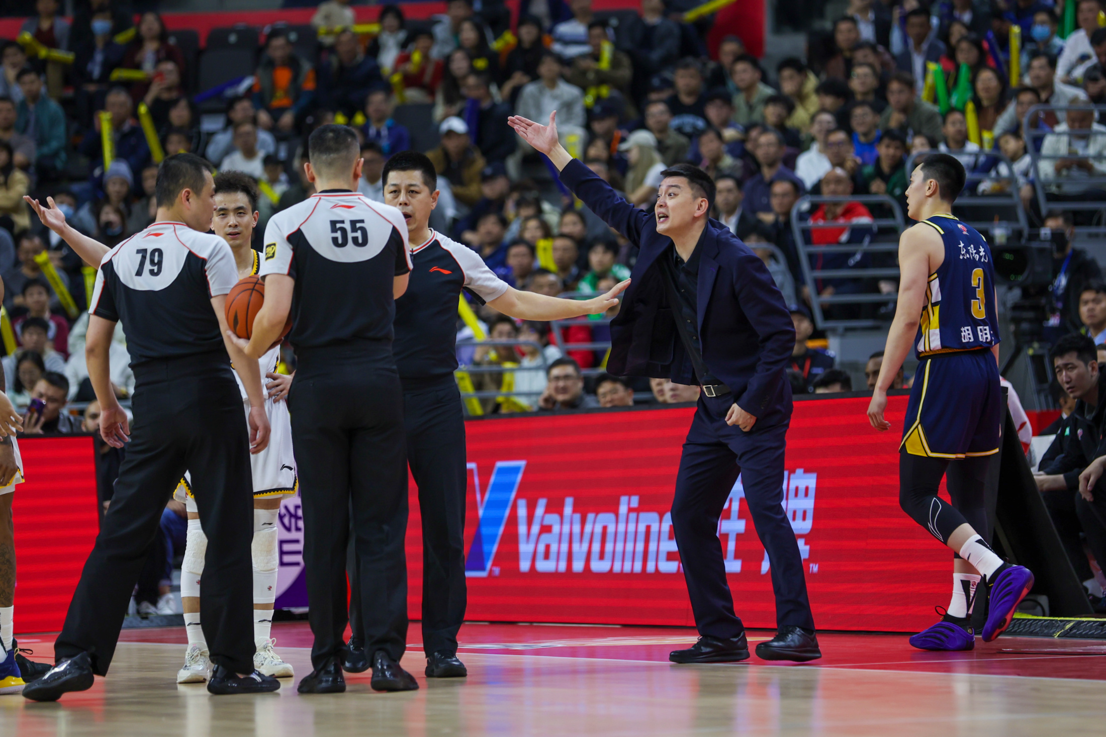 清晨CBA常规赛焦点战，丹佛掘金回应争议，态度坚定，数据趋势出现新变化的简单介绍