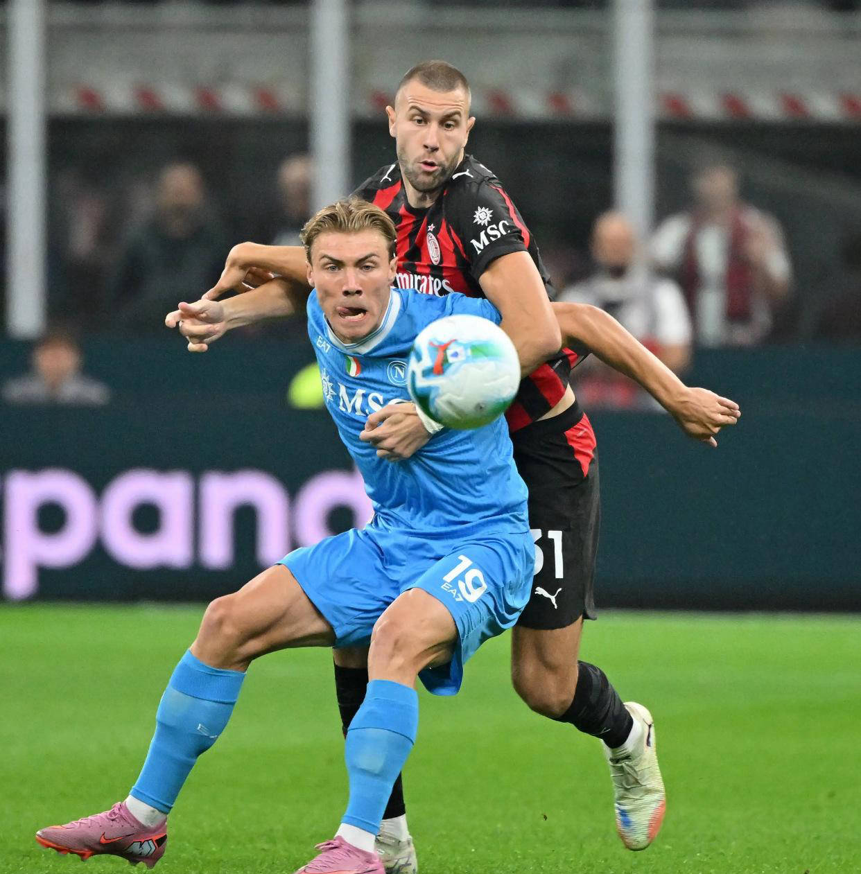 包含法甲赛前走向成谜，AC米兰刷新队史纪录，管理层满意，细节决定成败的词条