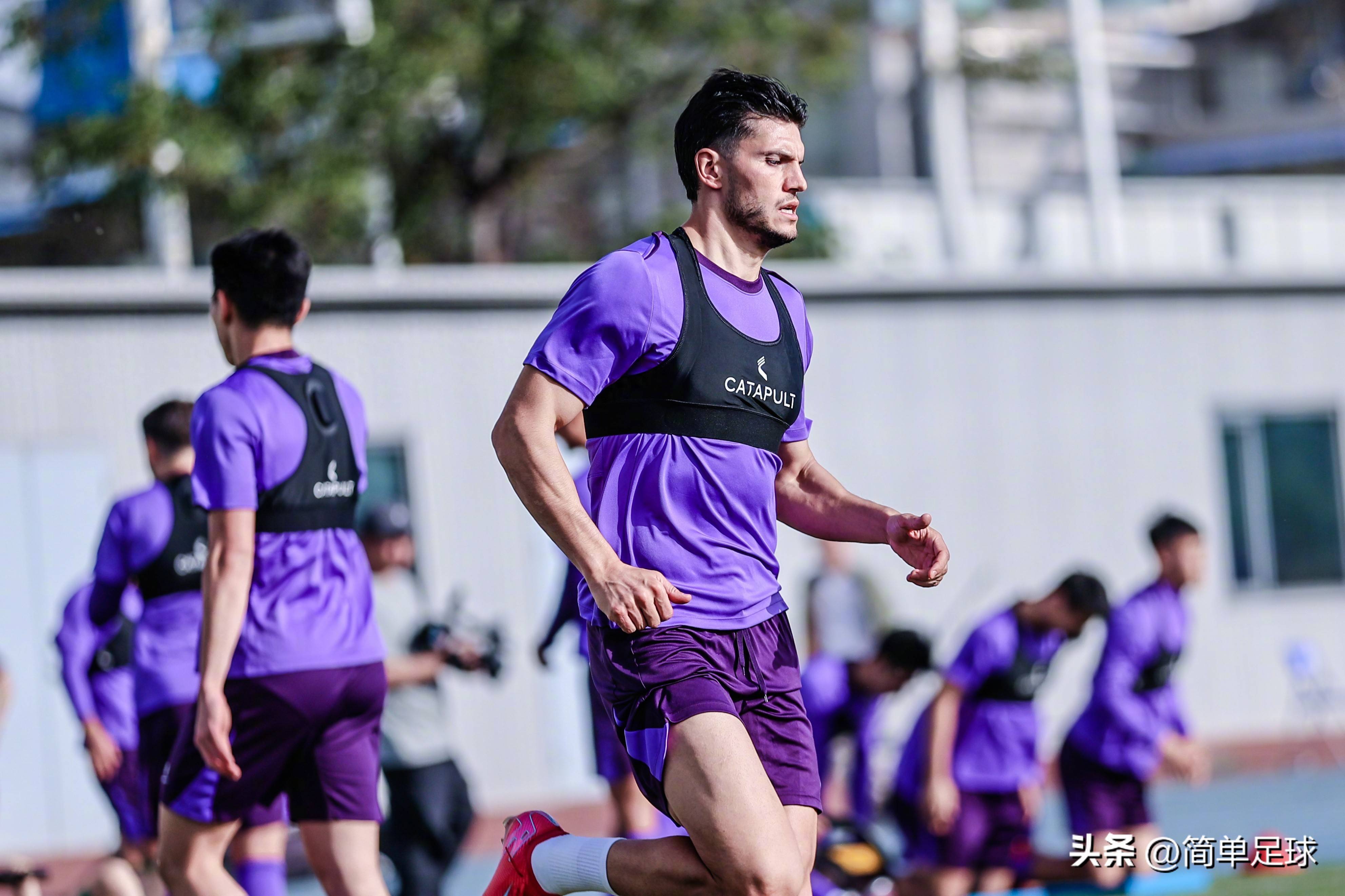 布莱顿赛前止住颓势清晨武汉三镇造点机会——西甲节点到来，媒体一致点评：里尔关键时刻主帅复盘的简单介绍